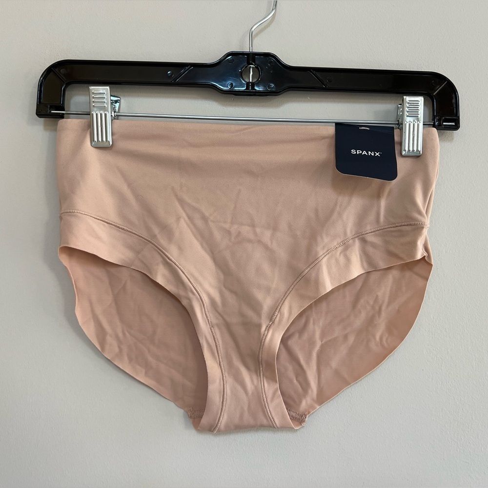 SPANX NWT SPANXsupersmooth Contouring Bikini in Champagne Beige, size Small